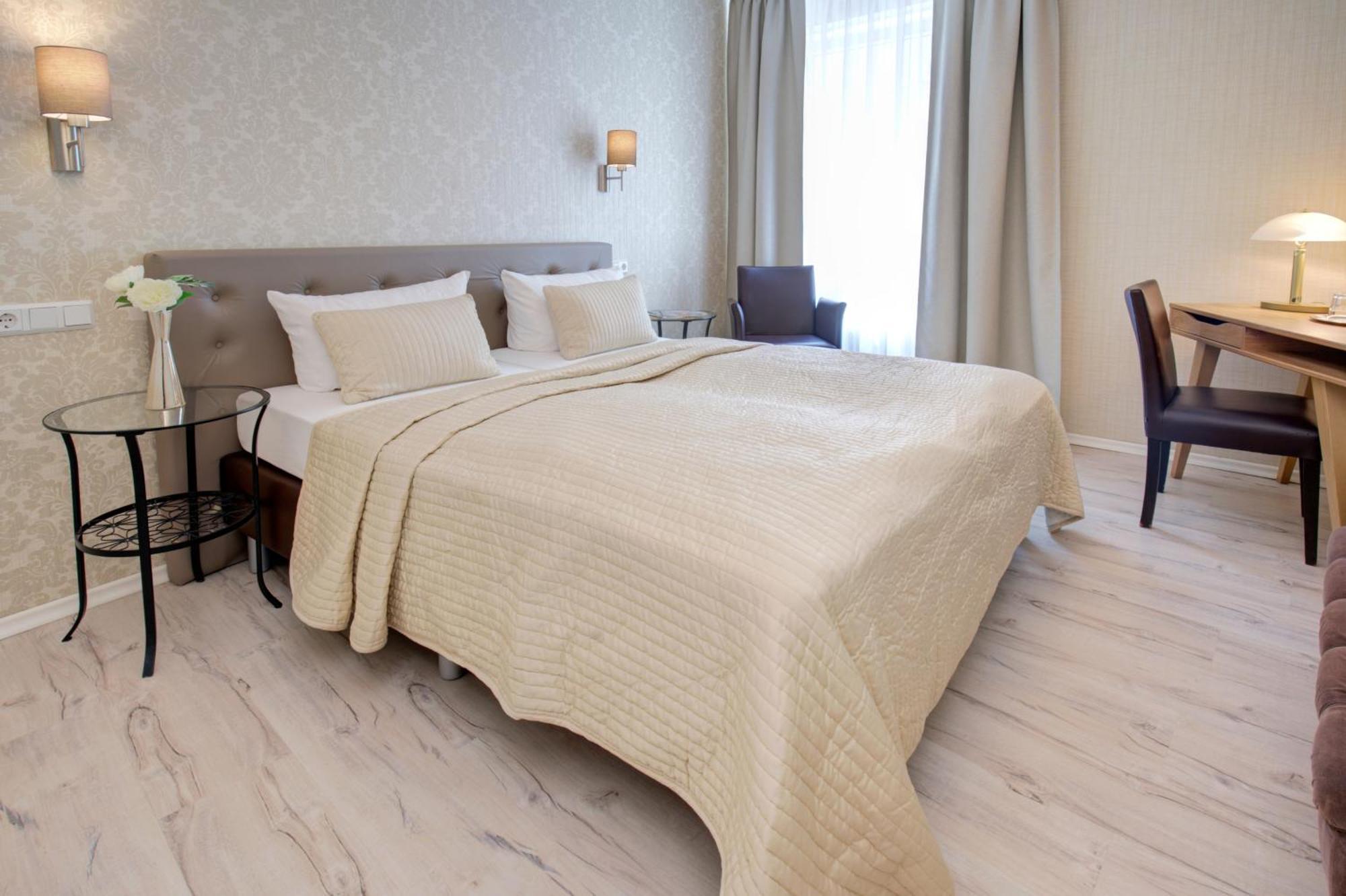 Hotel Loehr บาเดน-บาเดน ภายนอก รูปภาพ