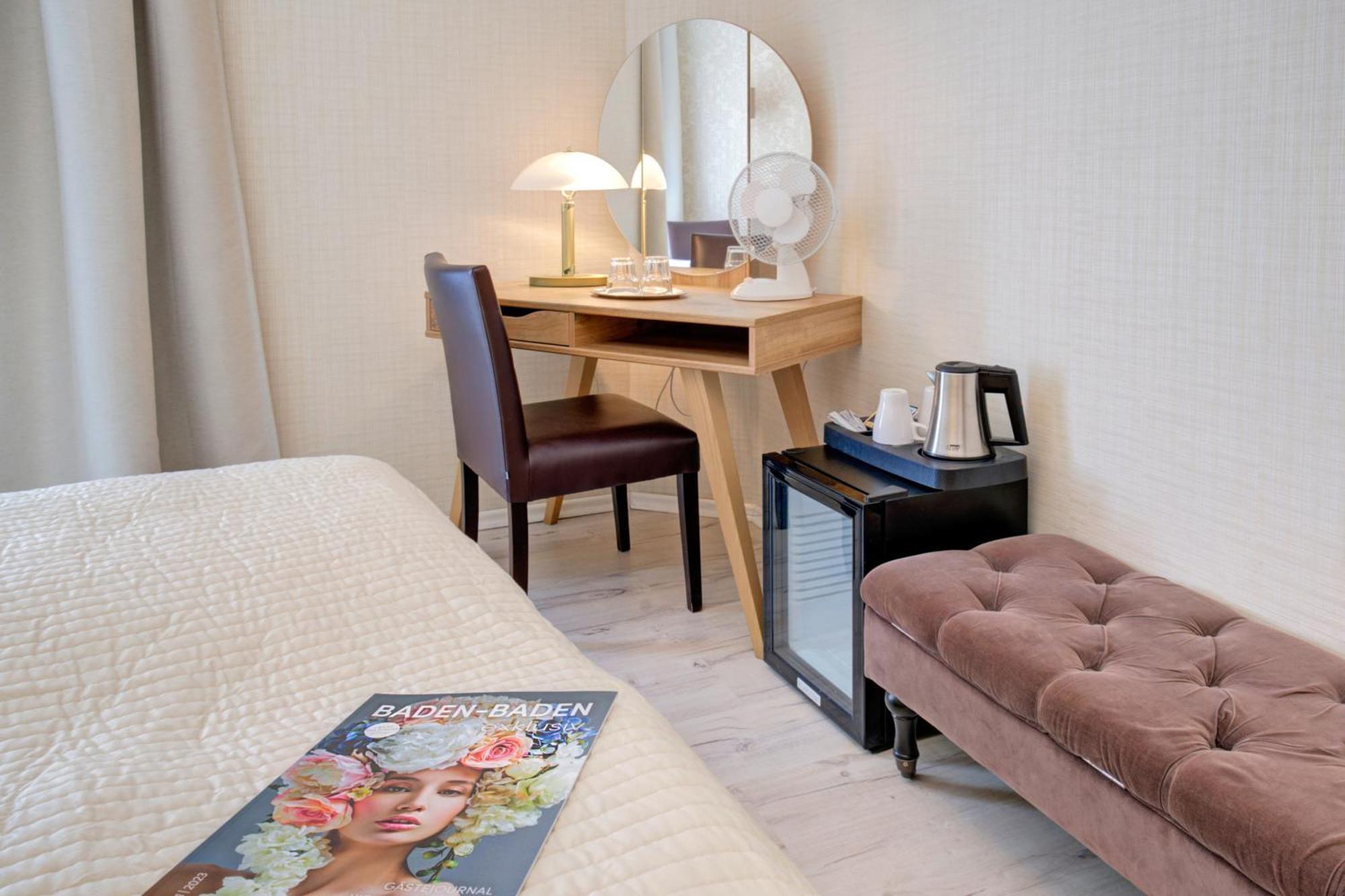 Hotel Loehr บาเดน-บาเดน ภายนอก รูปภาพ