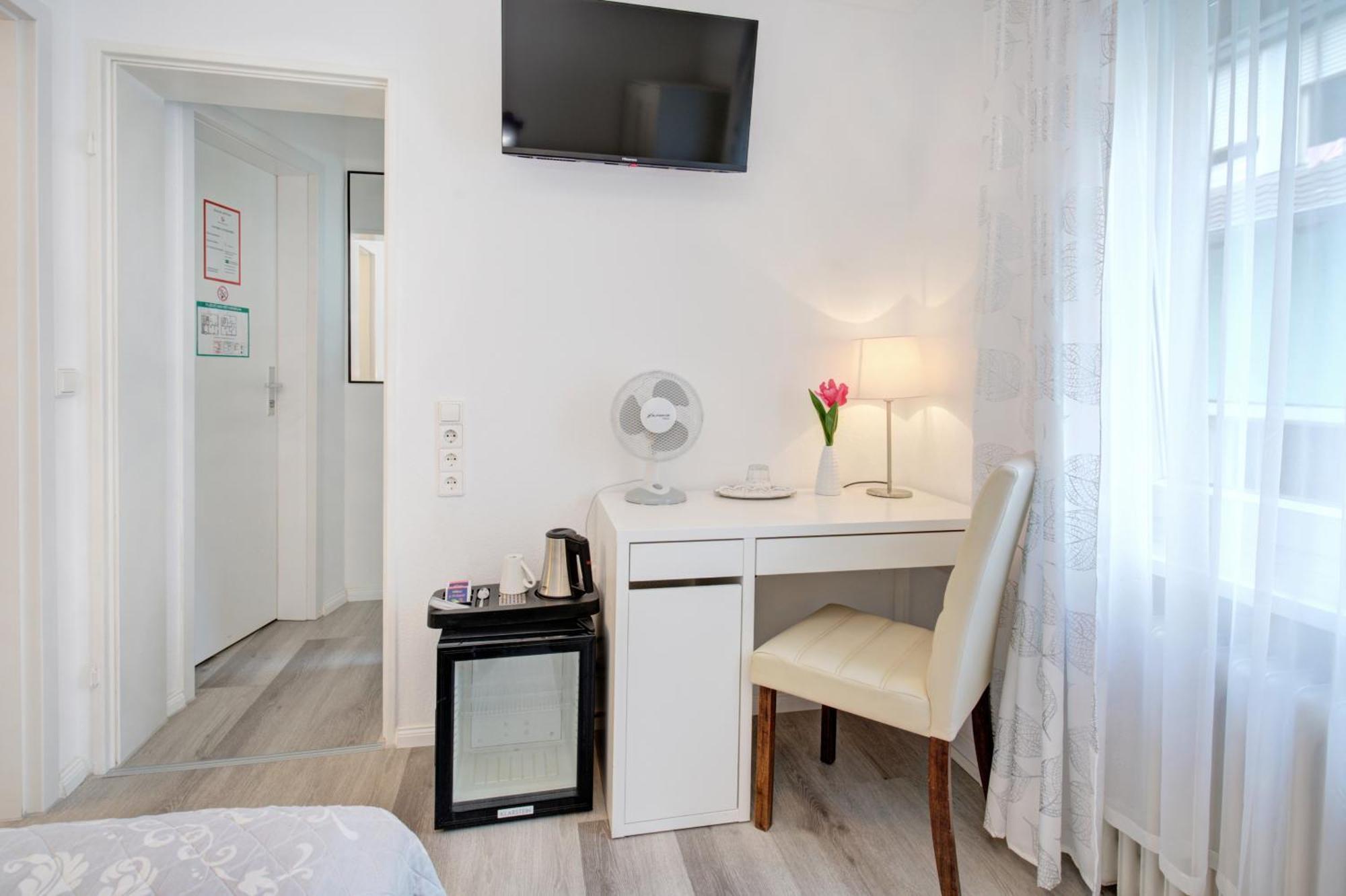 Hotel Loehr บาเดน-บาเดน ภายนอก รูปภาพ