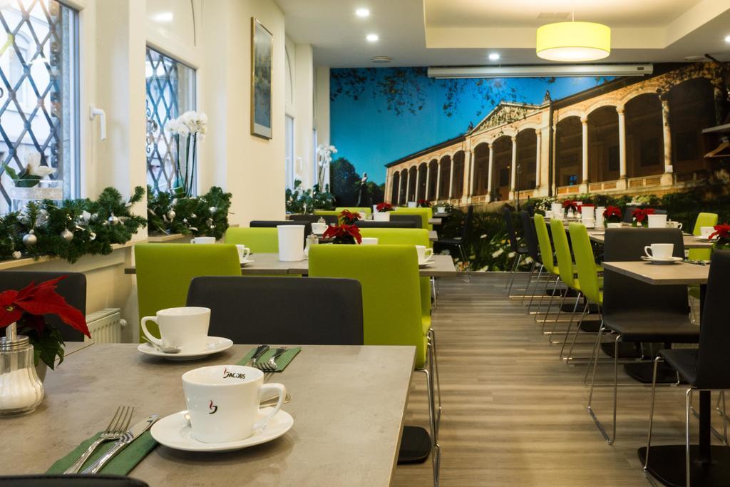 Hotel Loehr บาเดน-บาเดน ภายนอก รูปภาพ
