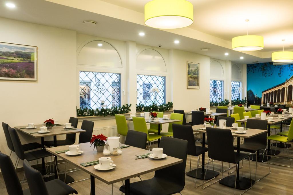 Hotel Loehr บาเดน-บาเดน ภายนอก รูปภาพ