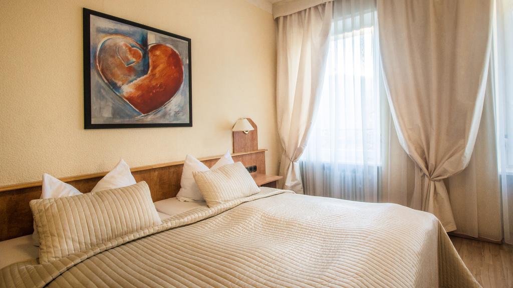 Hotel Loehr บาเดน-บาเดน ภายนอก รูปภาพ