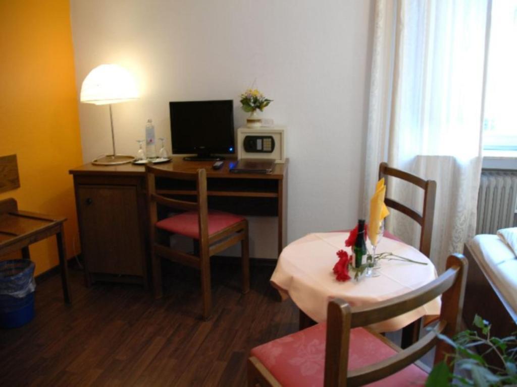 Hotel Loehr บาเดน-บาเดน ภายนอก รูปภาพ