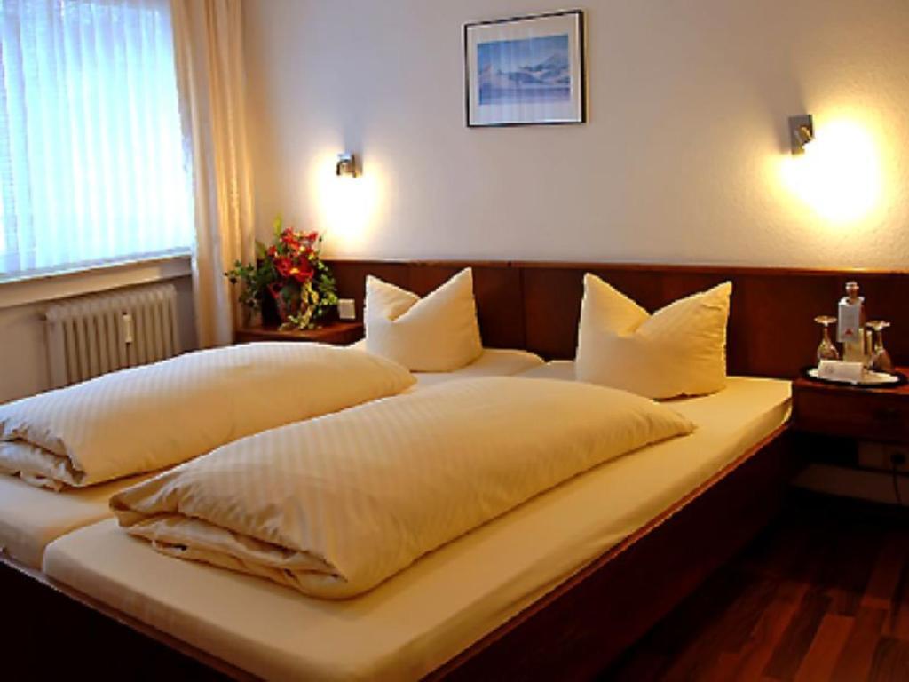 Hotel Loehr บาเดน-บาเดน ภายนอก รูปภาพ
