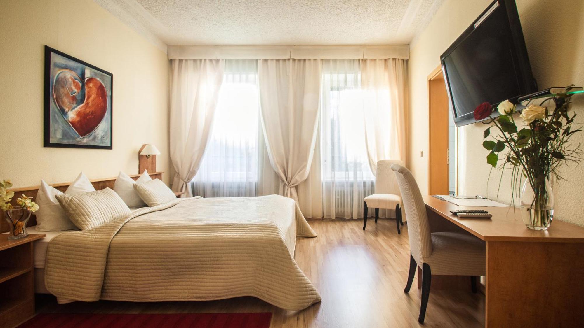 Hotel Loehr บาเดน-บาเดน ภายนอก รูปภาพ