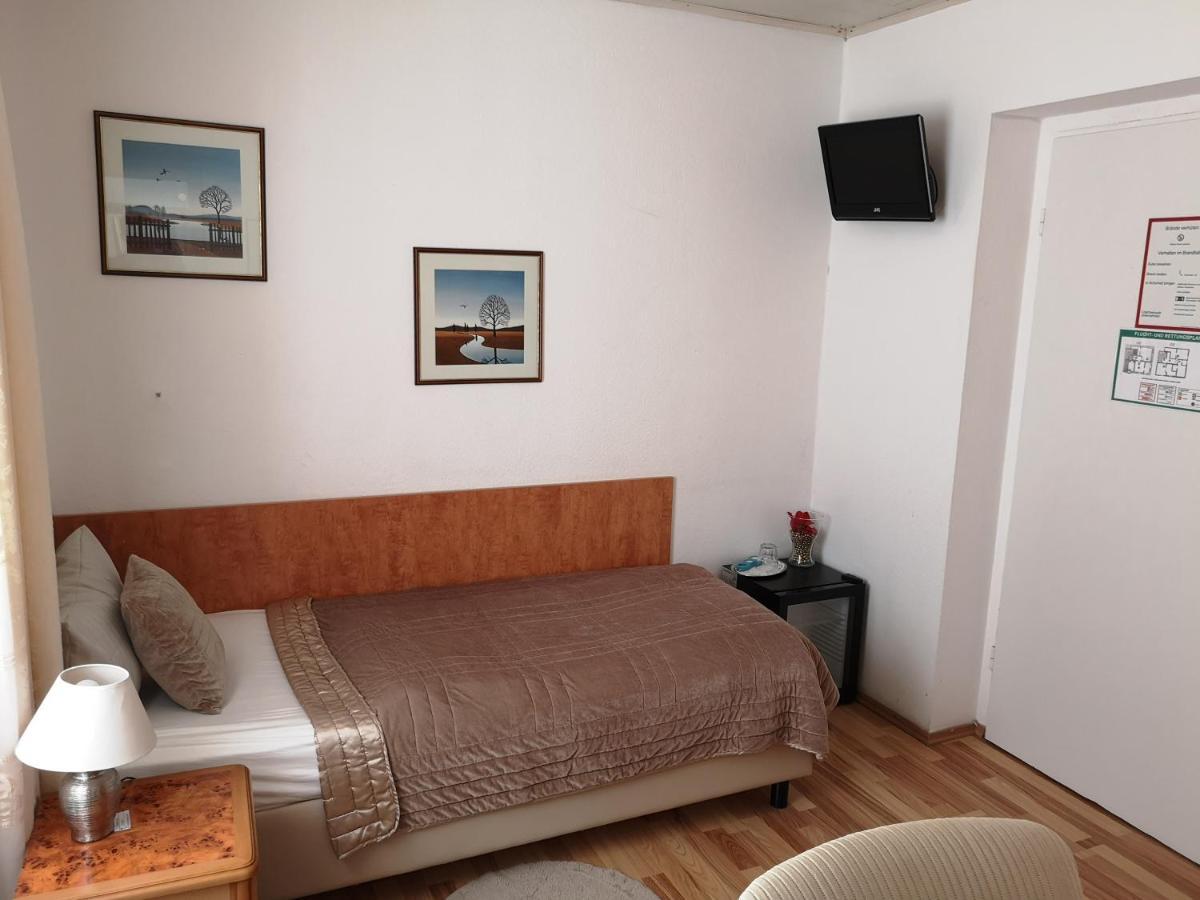 Hotel Loehr บาเดน-บาเดน ภายนอก รูปภาพ