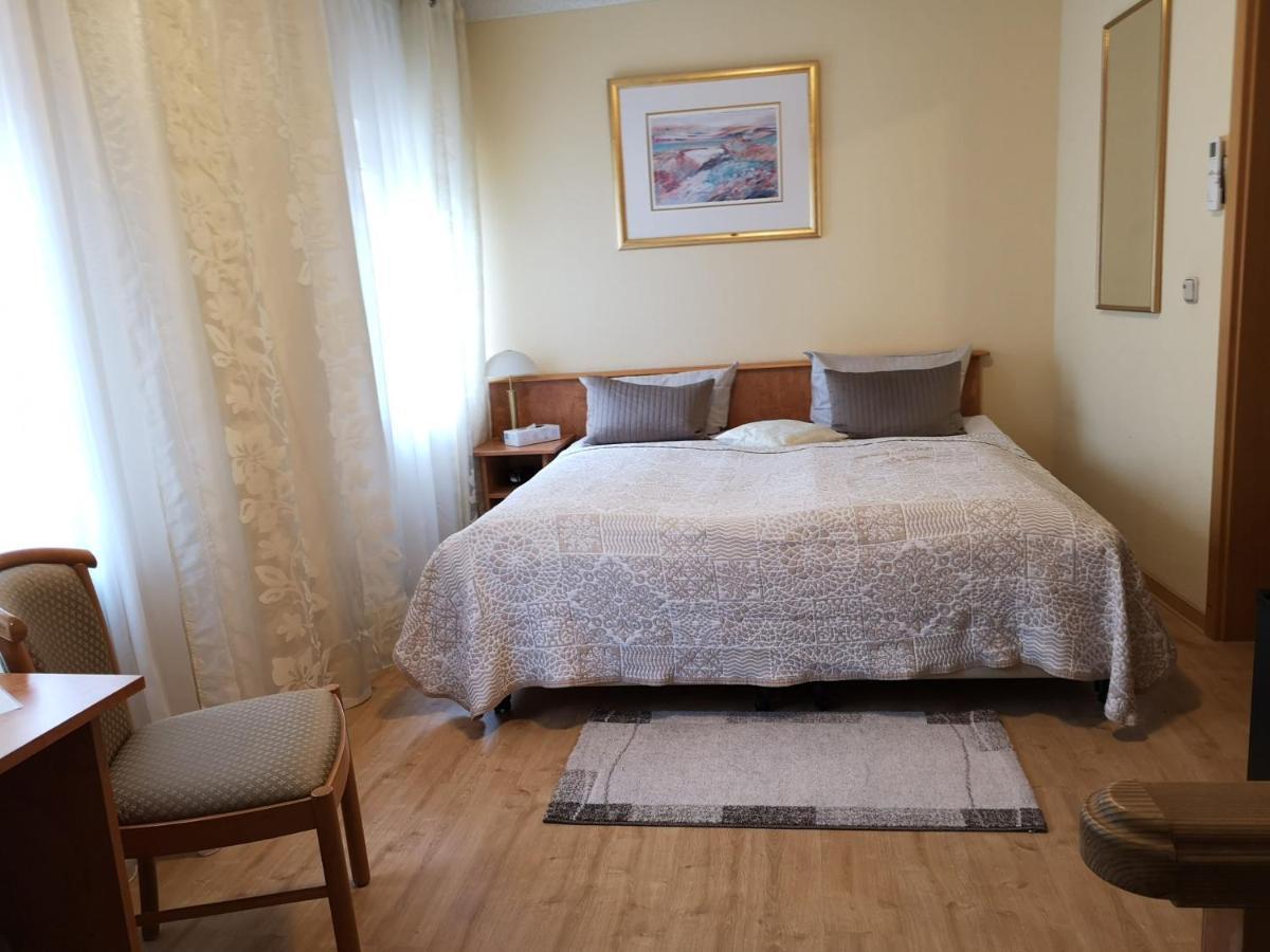 Hotel Loehr บาเดน-บาเดน ภายนอก รูปภาพ