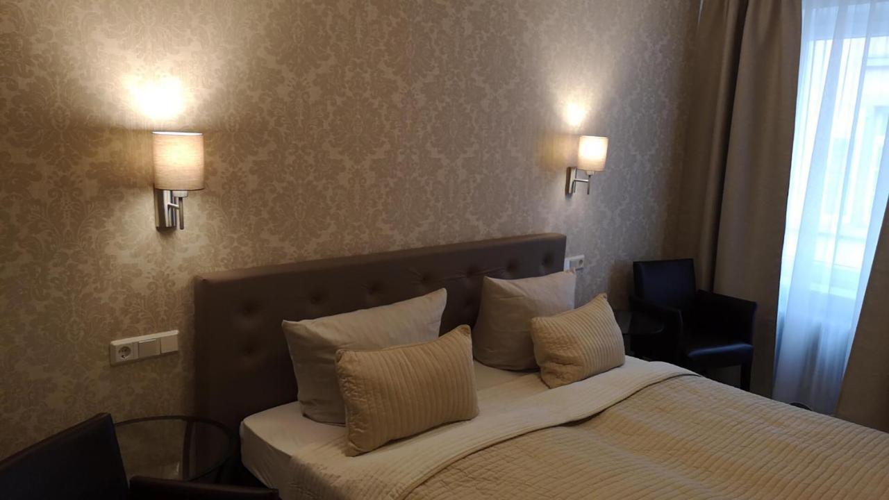 Hotel Loehr บาเดน-บาเดน ภายนอก รูปภาพ
