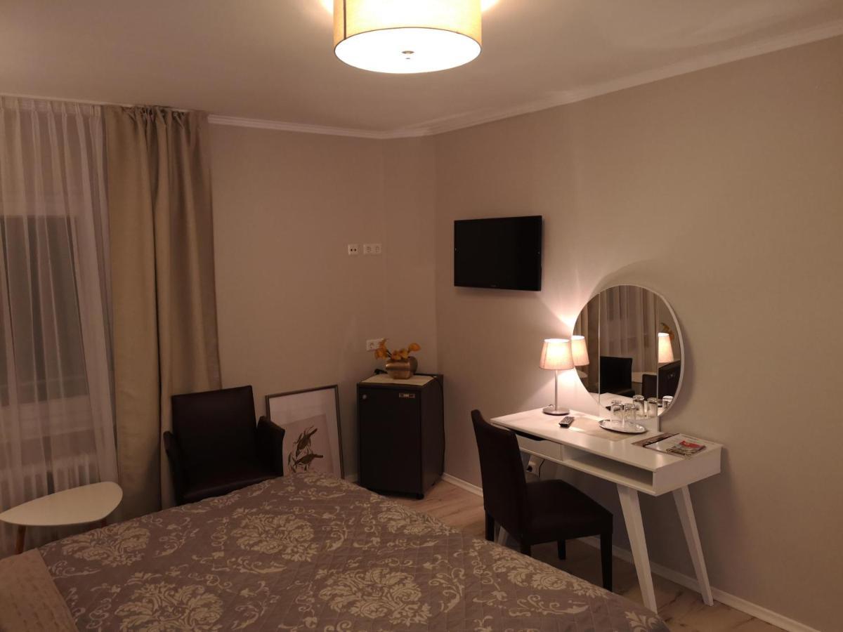 Hotel Loehr บาเดน-บาเดน ภายนอก รูปภาพ