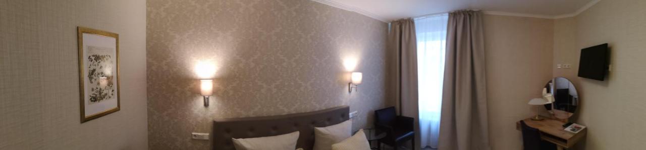 Hotel Loehr บาเดน-บาเดน ภายนอก รูปภาพ