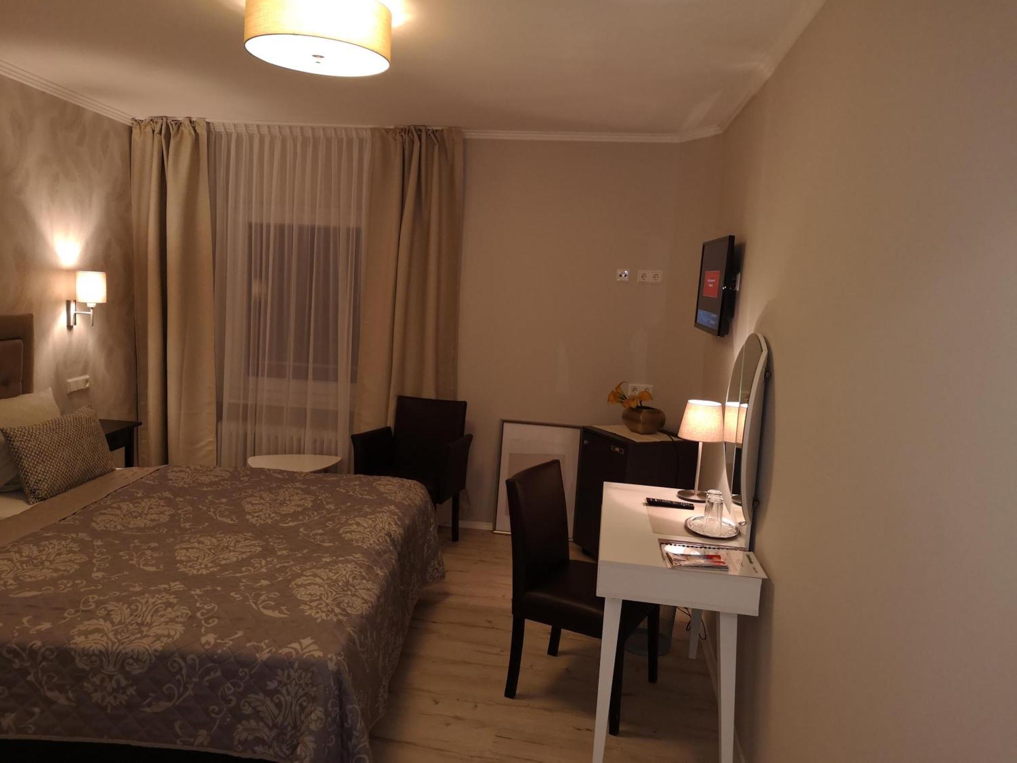 Hotel Loehr บาเดน-บาเดน ภายนอก รูปภาพ